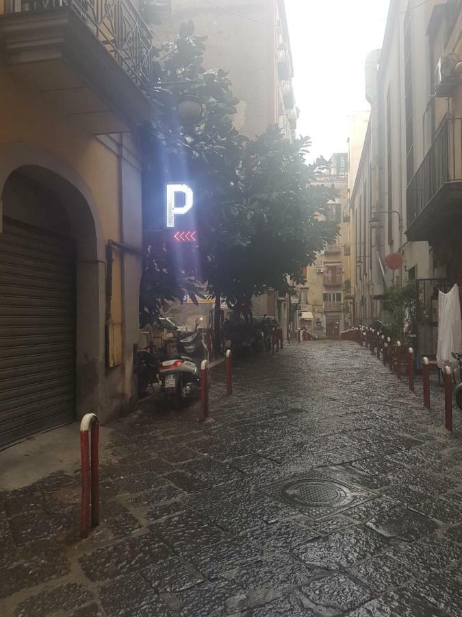 Gradoni Di Chiaia Twenty Three * Napoli